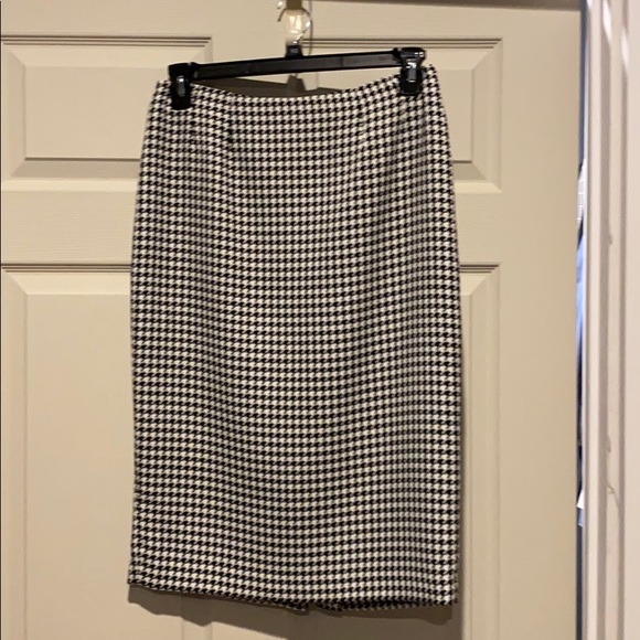 Jones Studio Houndstooth Midi Skirt 